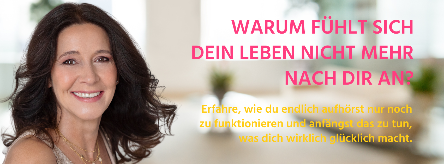 Lächelnde Frau links als Teil eines Werbebanners für Lebensglück-Coaching; pinker Hauptsatz und gelber Untertext. Header Webinar Header Webinar